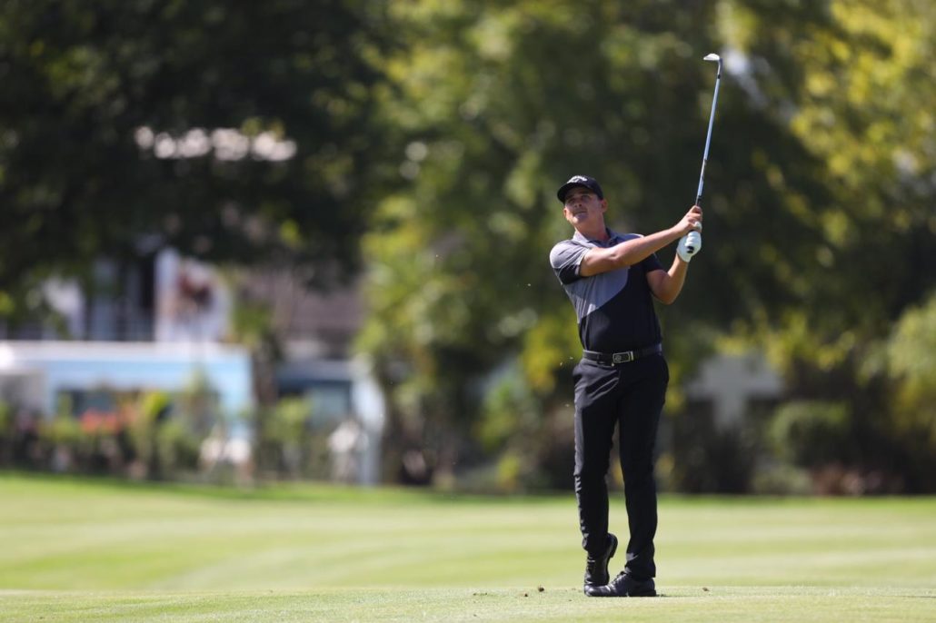 Bezuidenhout takes first-round lead at Fancourt