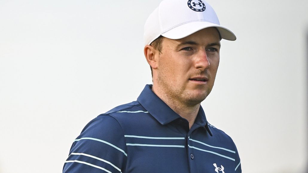 Spieth grabs lead at Colonial as Mickelson misses cut