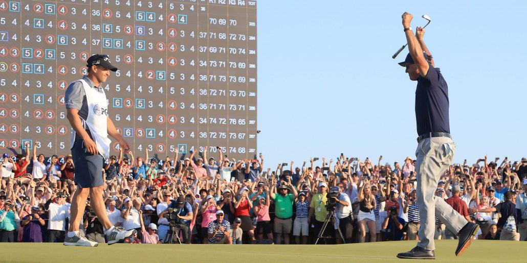 Golfing world reacts to Mickelson's historic win