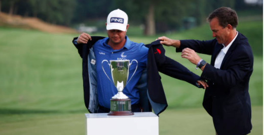 English wins eight-hole playoff to take PGA Travelers title