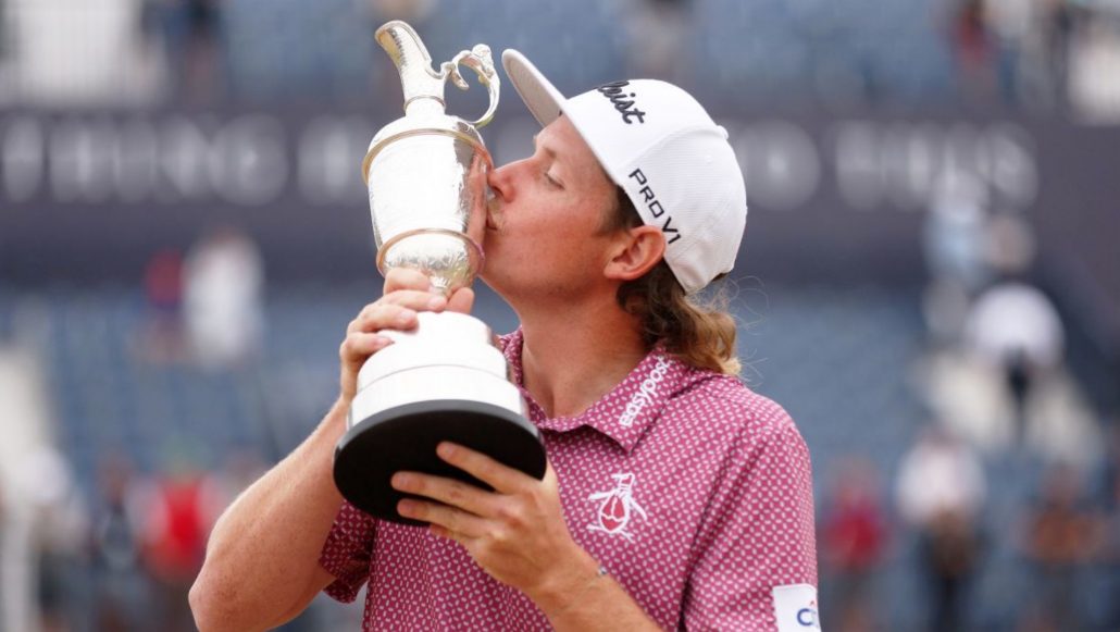 Cameron Smith kisses Claret Jug