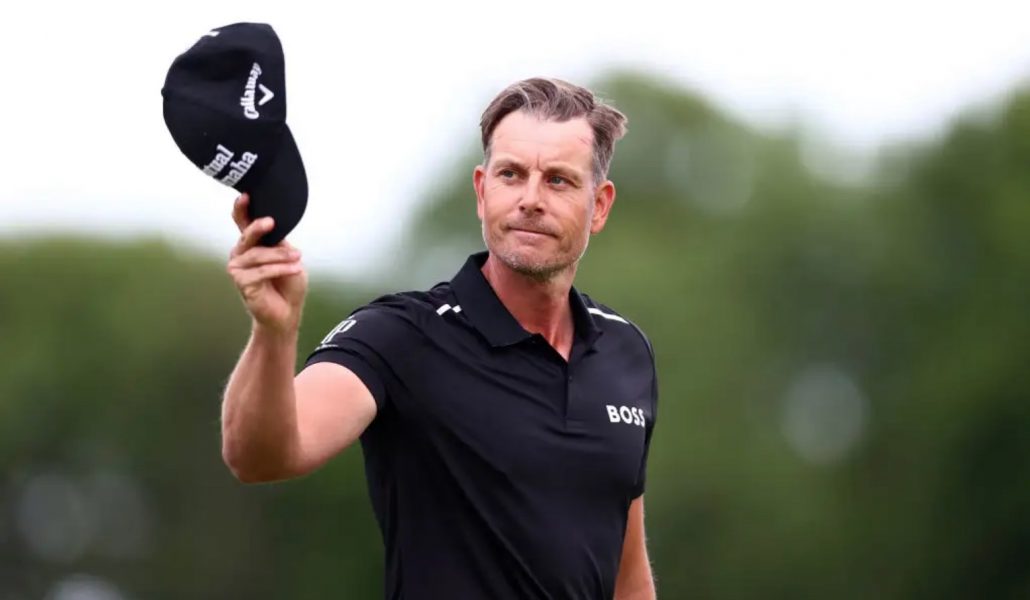 Henrik Stenson waves cap