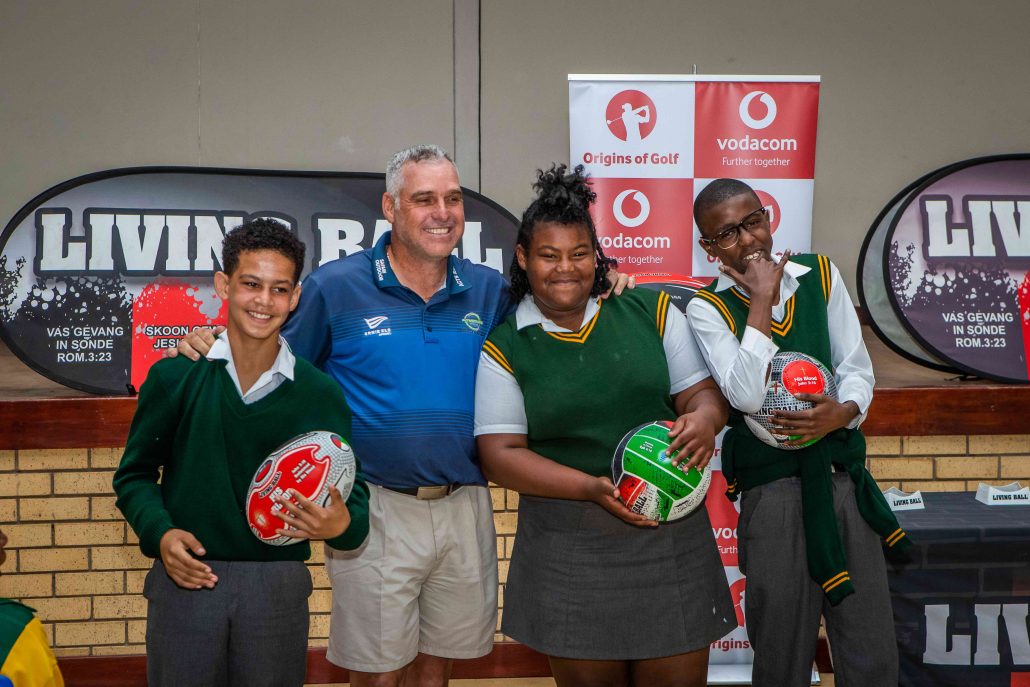 Sunshine Tour professional Hennie Otto with some of the learners of Ridgeview Primary School receiving the Living Ball sports balls