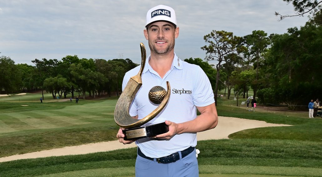 Moore wins shootout for Valspar title