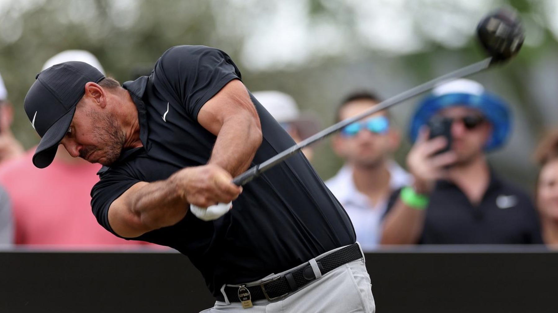 Brooks Koepka takes one-stroke lead into final round of PGA