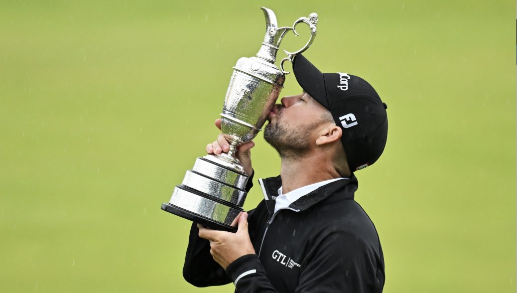 Brian Harman Open kisses trophy 2023