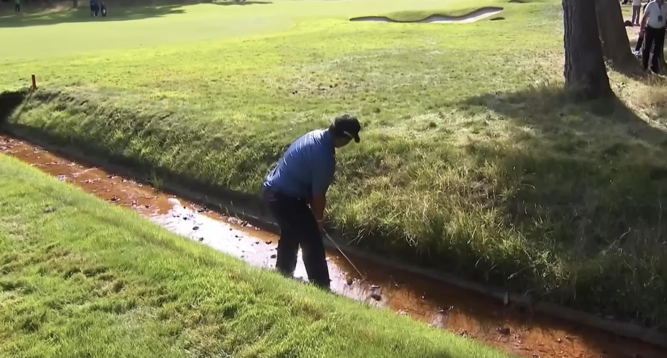 Watch Extremely risky golf shots